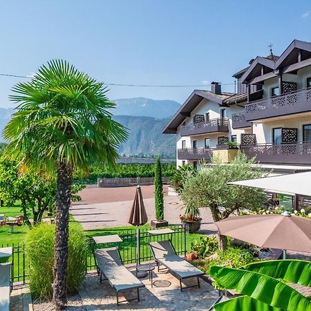 Hotel Christine Gargazzone Bagian luar foto