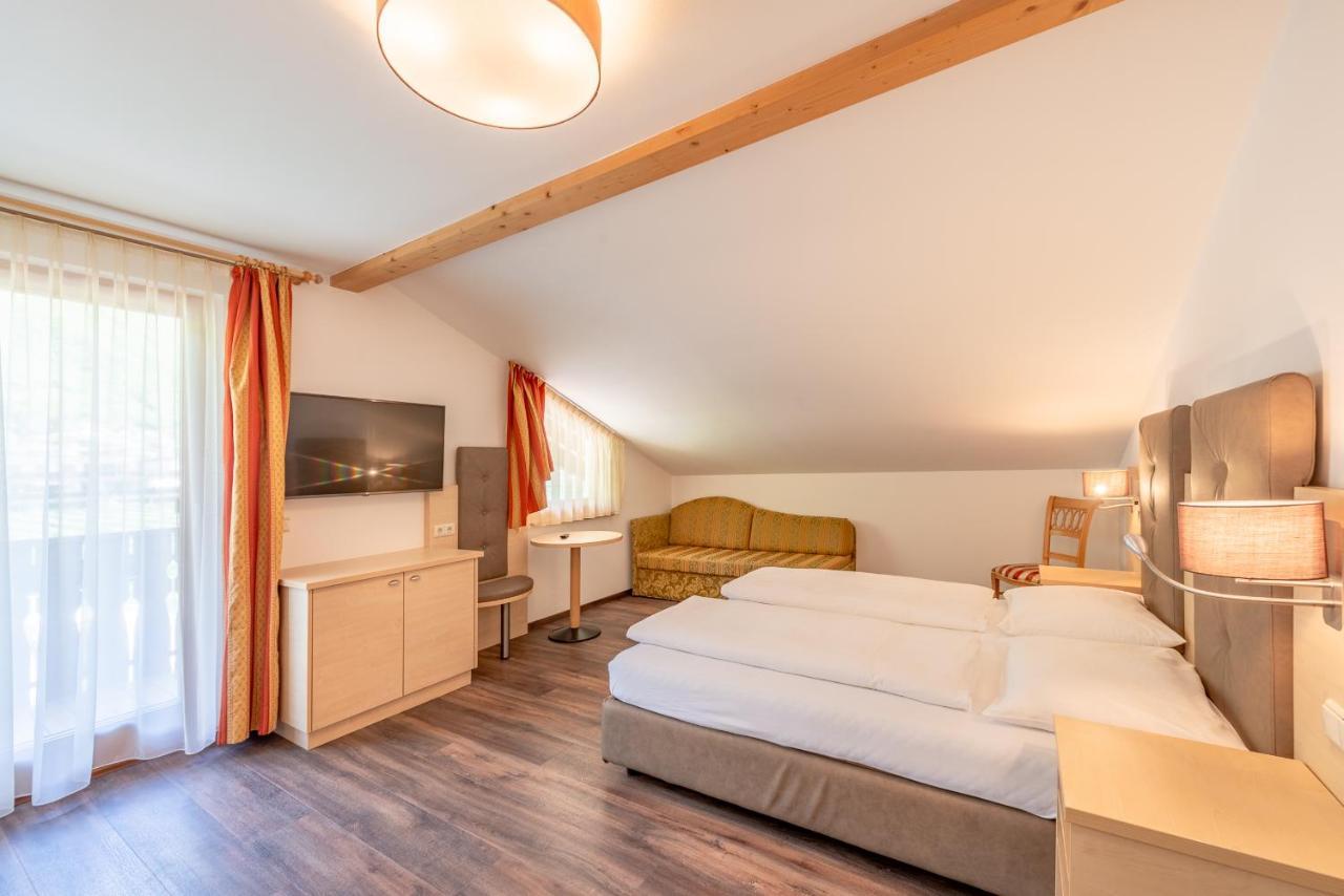 Hotel Christine Gargazzone Bagian luar foto