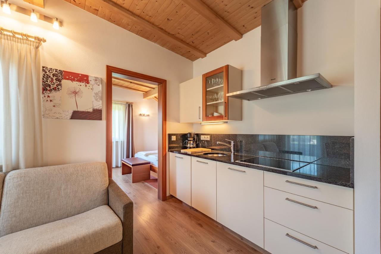Hotel Christine Gargazzone Bagian luar foto