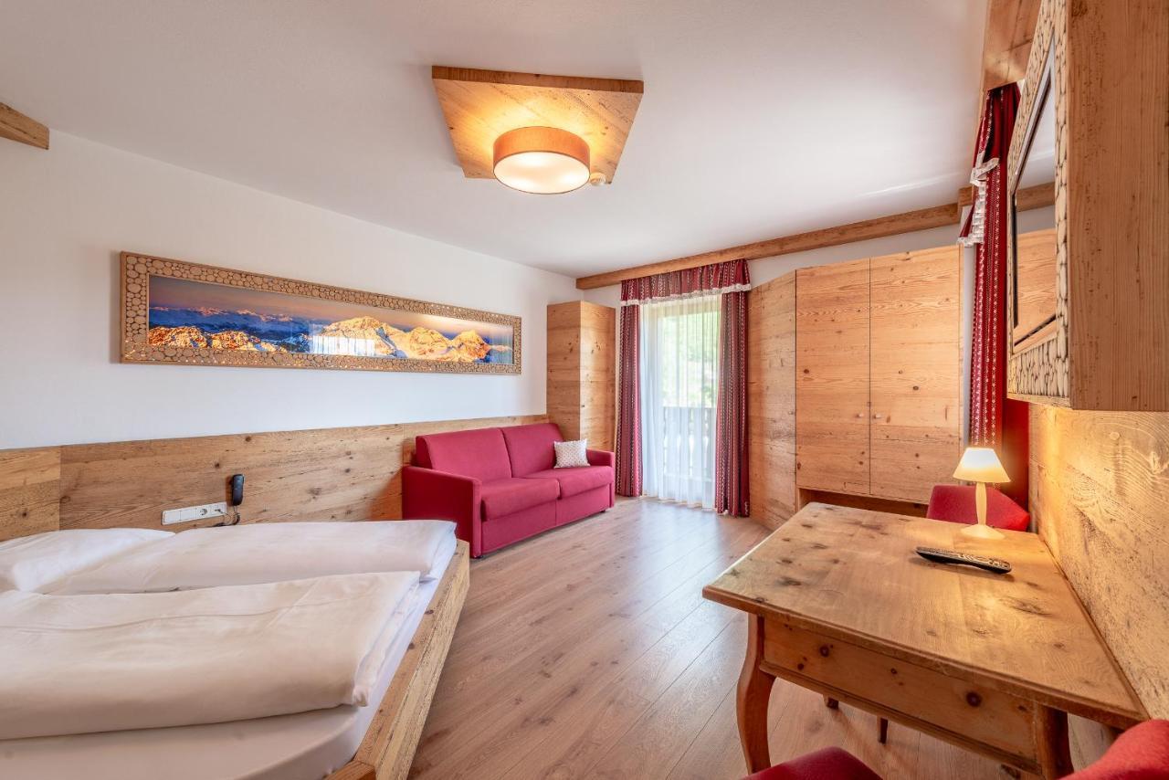 Hotel Christine Gargazzone Bagian luar foto