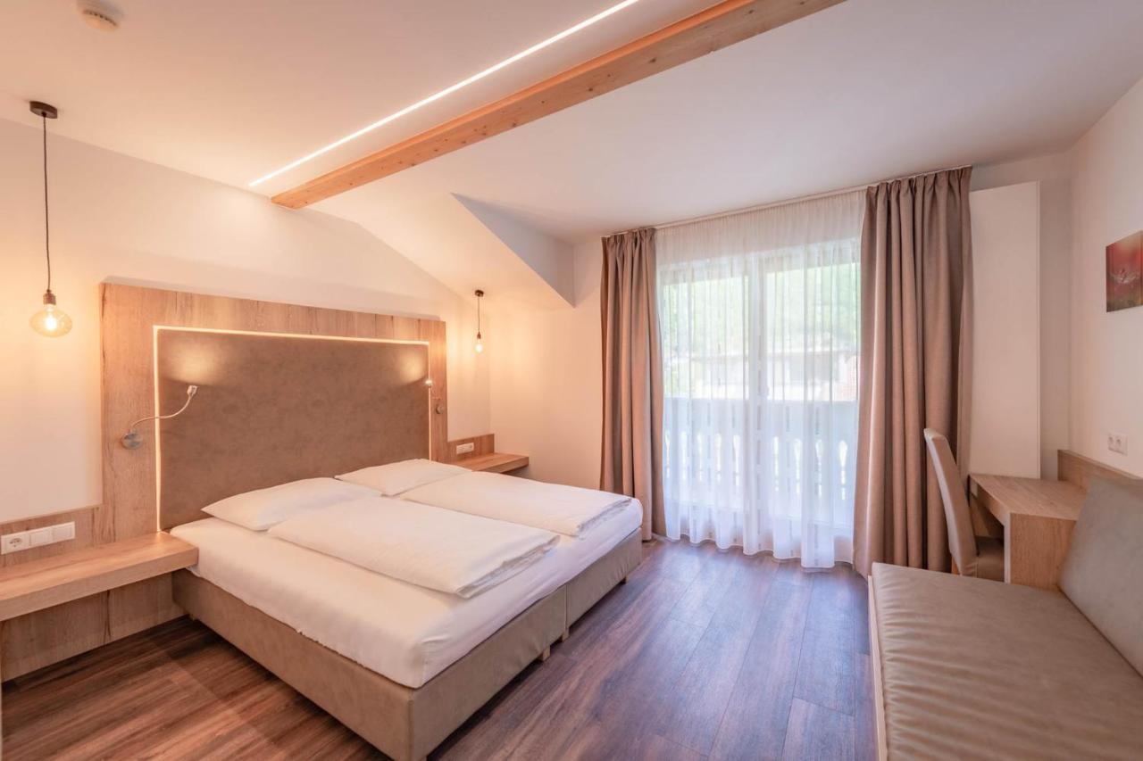 Hotel Christine Gargazzone Bagian luar foto