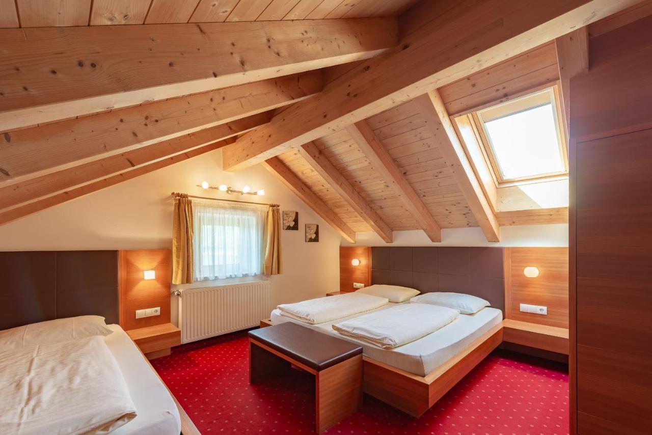 Hotel Christine Gargazzone Bagian luar foto