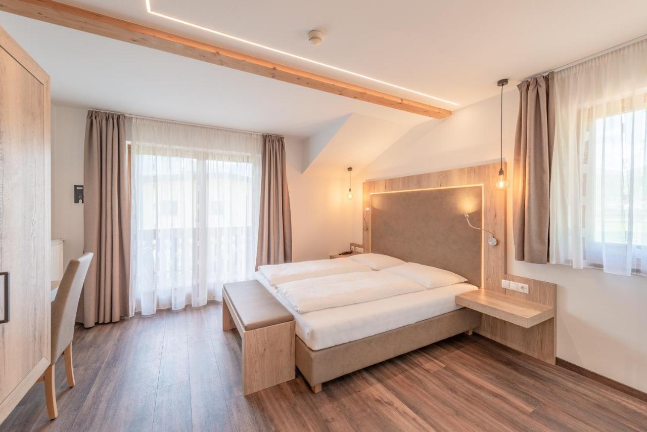 Hotel Christine Gargazzone Bagian luar foto