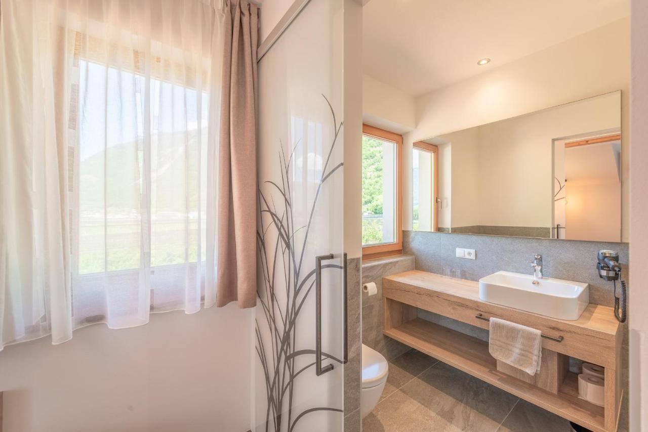 Hotel Christine Gargazzone Bagian luar foto