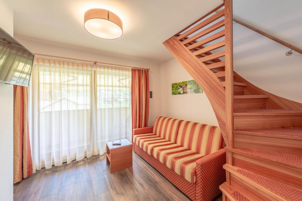 Hotel Christine Gargazzone Bagian luar foto