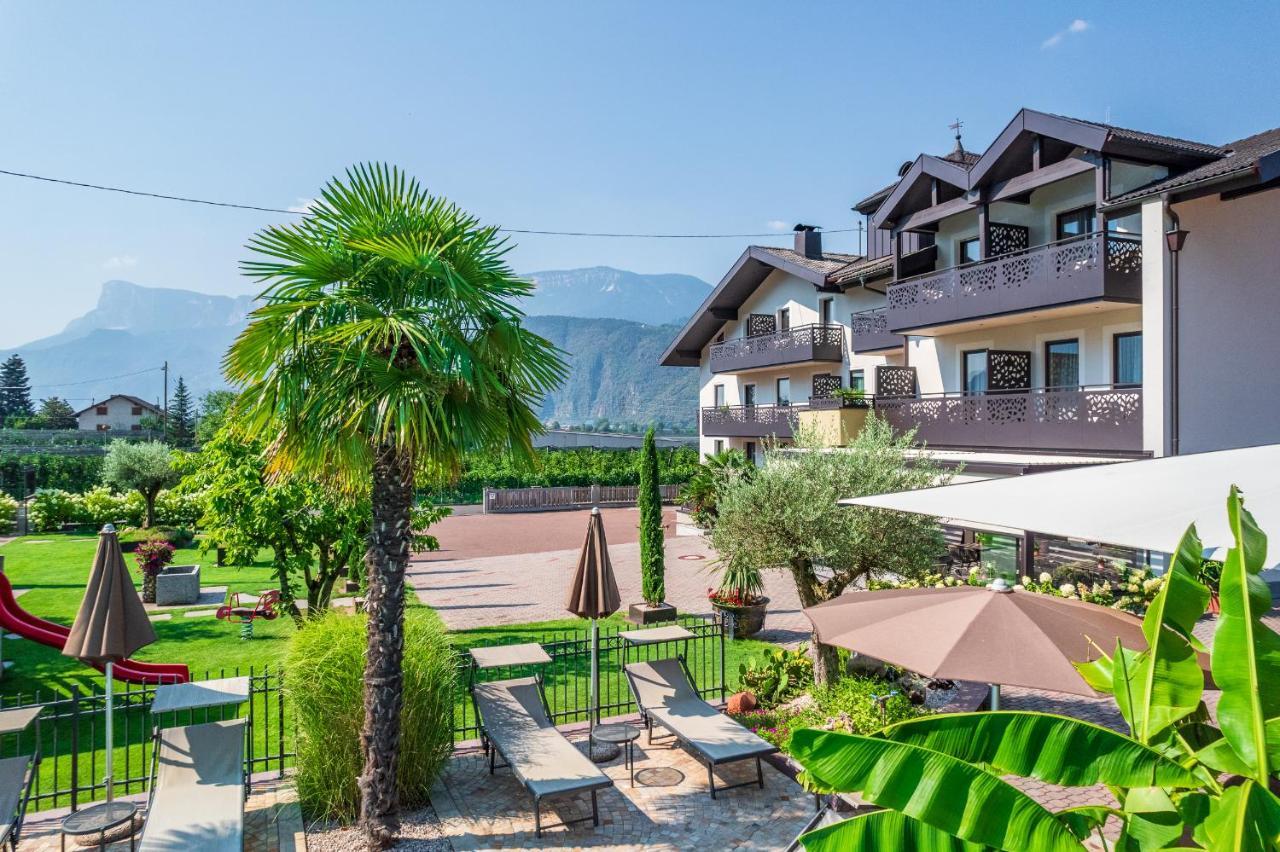 Hotel Christine Gargazzone Bagian luar foto