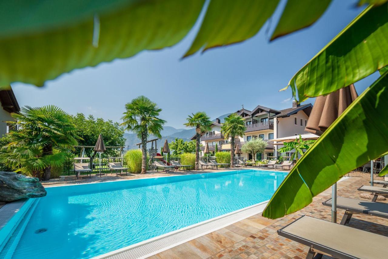 Hotel Christine Gargazzone Bagian luar foto