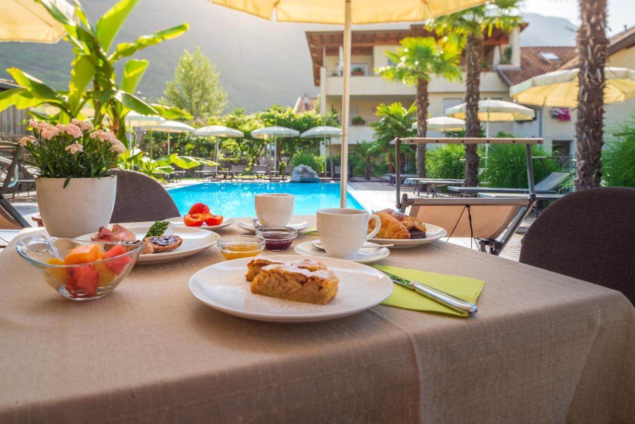 Hotel Christine Gargazzone Bagian luar foto