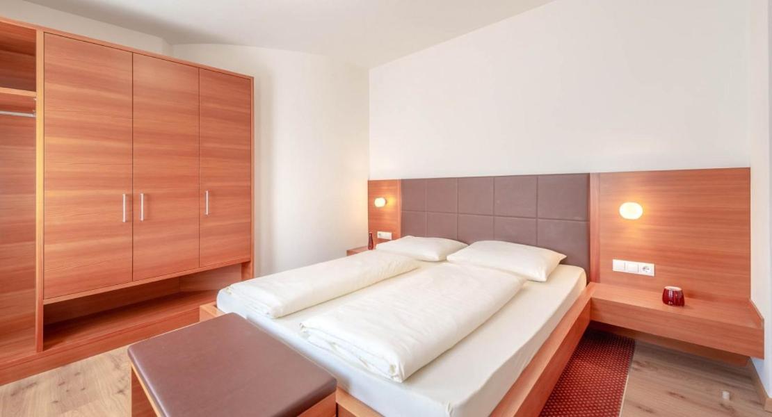 Hotel Christine Gargazzone Bagian luar foto