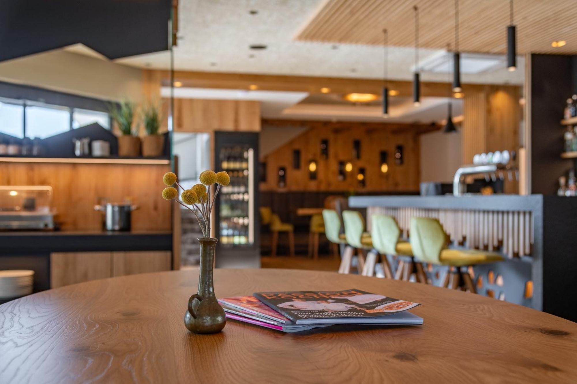 Hotel Christine Gargazzone Bagian luar foto